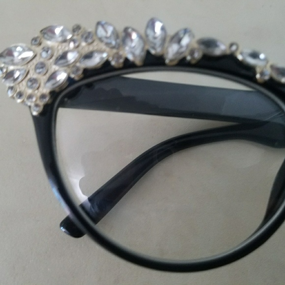 Glasses - Picture 2 of 2